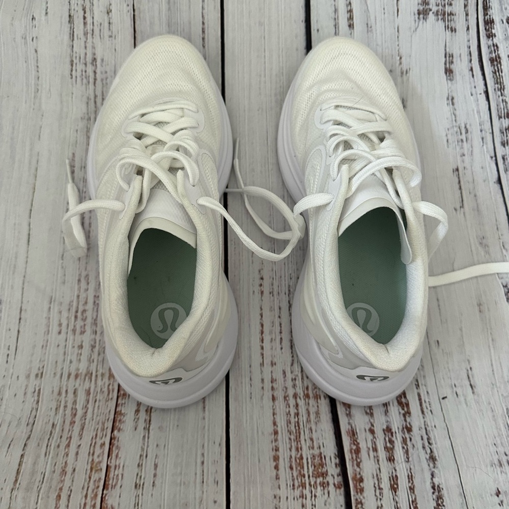 Lululemon Blissfeel 2 White/White/Light Vapor Worn 2x Size 8.5